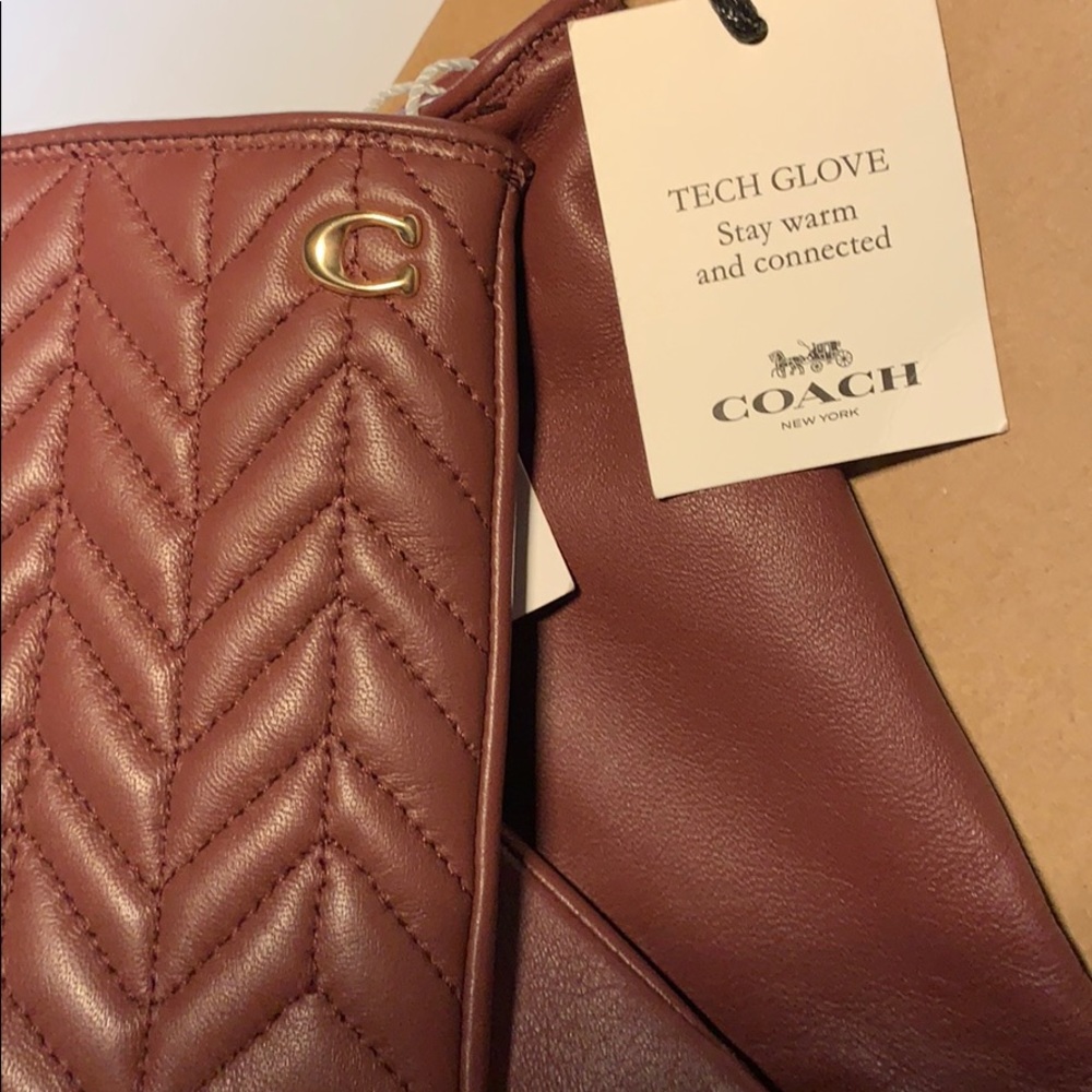 Coach Quilted Sculpted Leather Tech Gloves Wine - Picture 4 of 8